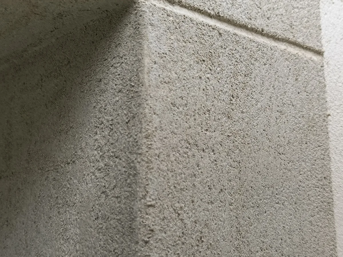 Laibung in Sandsteinputz im Detail